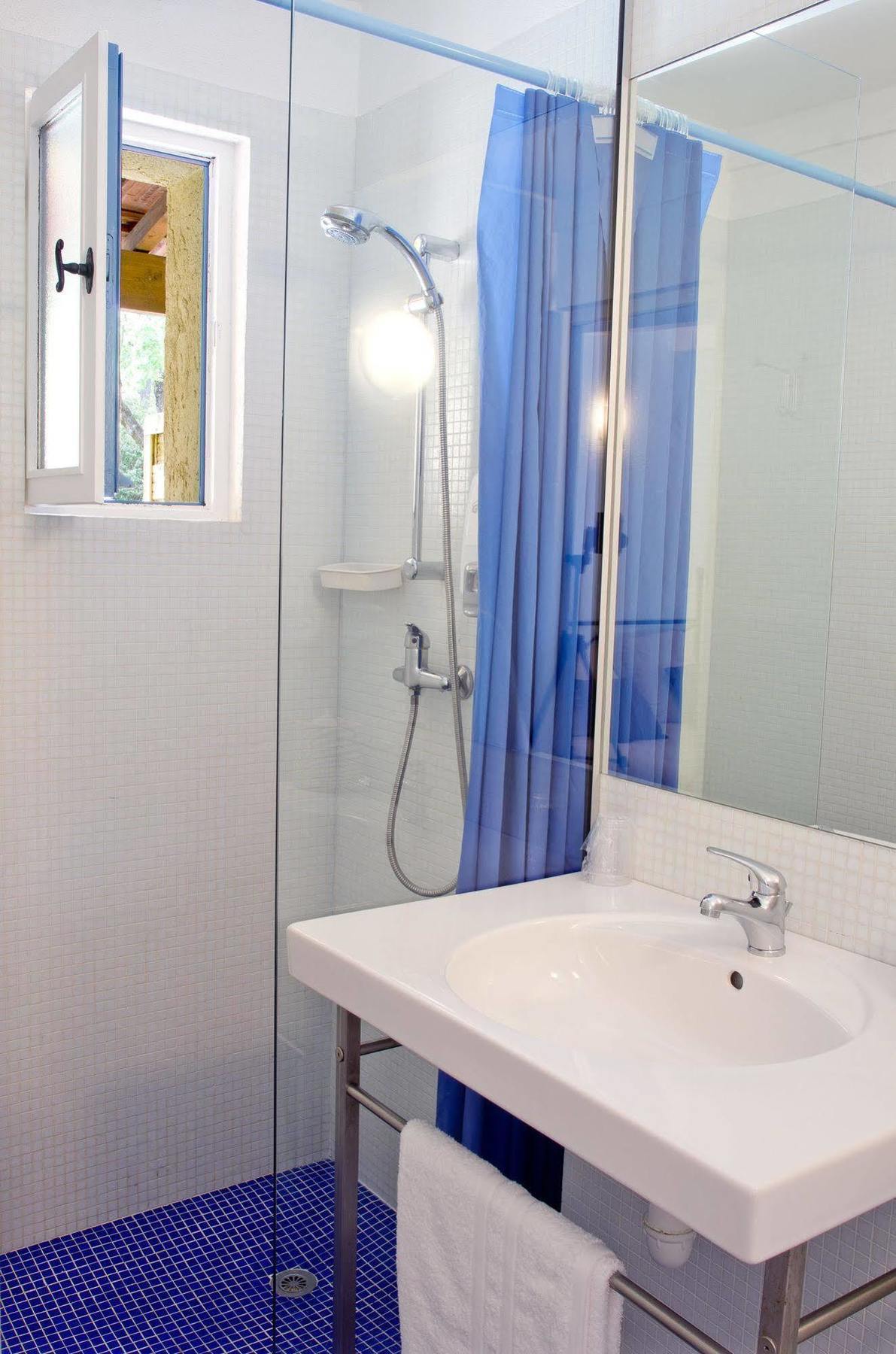 Hotel Lou Valen Le Val Bagian luar foto